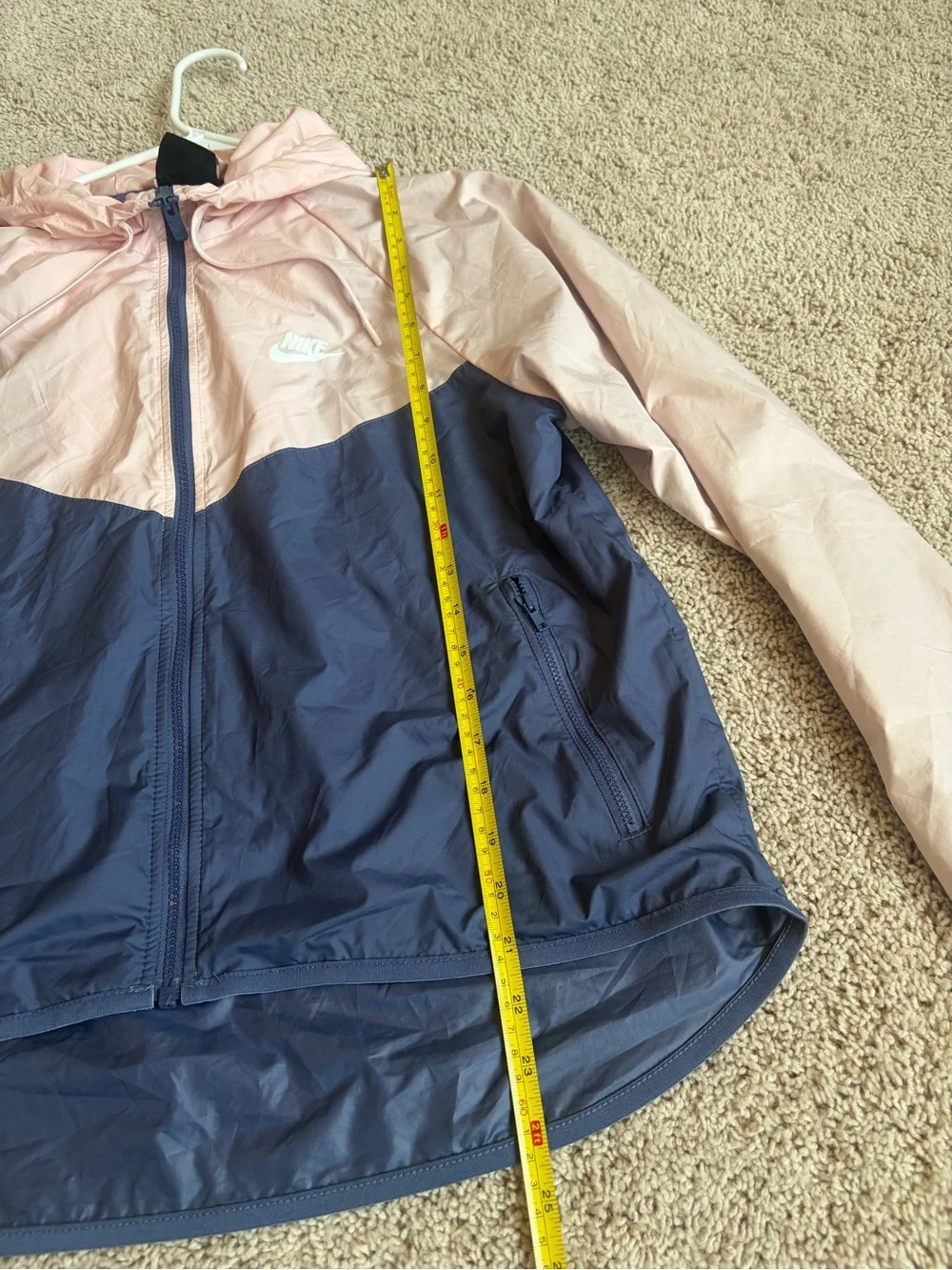 Nike Women’s Light Pink and Light Navy Colorblock Hooded Windbreaker Size M